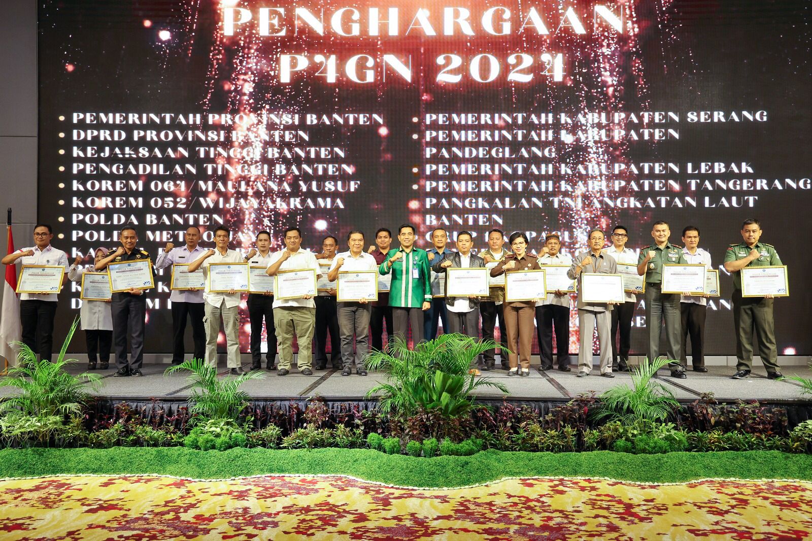 Pj Gubernur Banten Al Muktabar Bersama Kepala BNNP Banten Rohmad Nursahid dan Pejabat Lainnya.