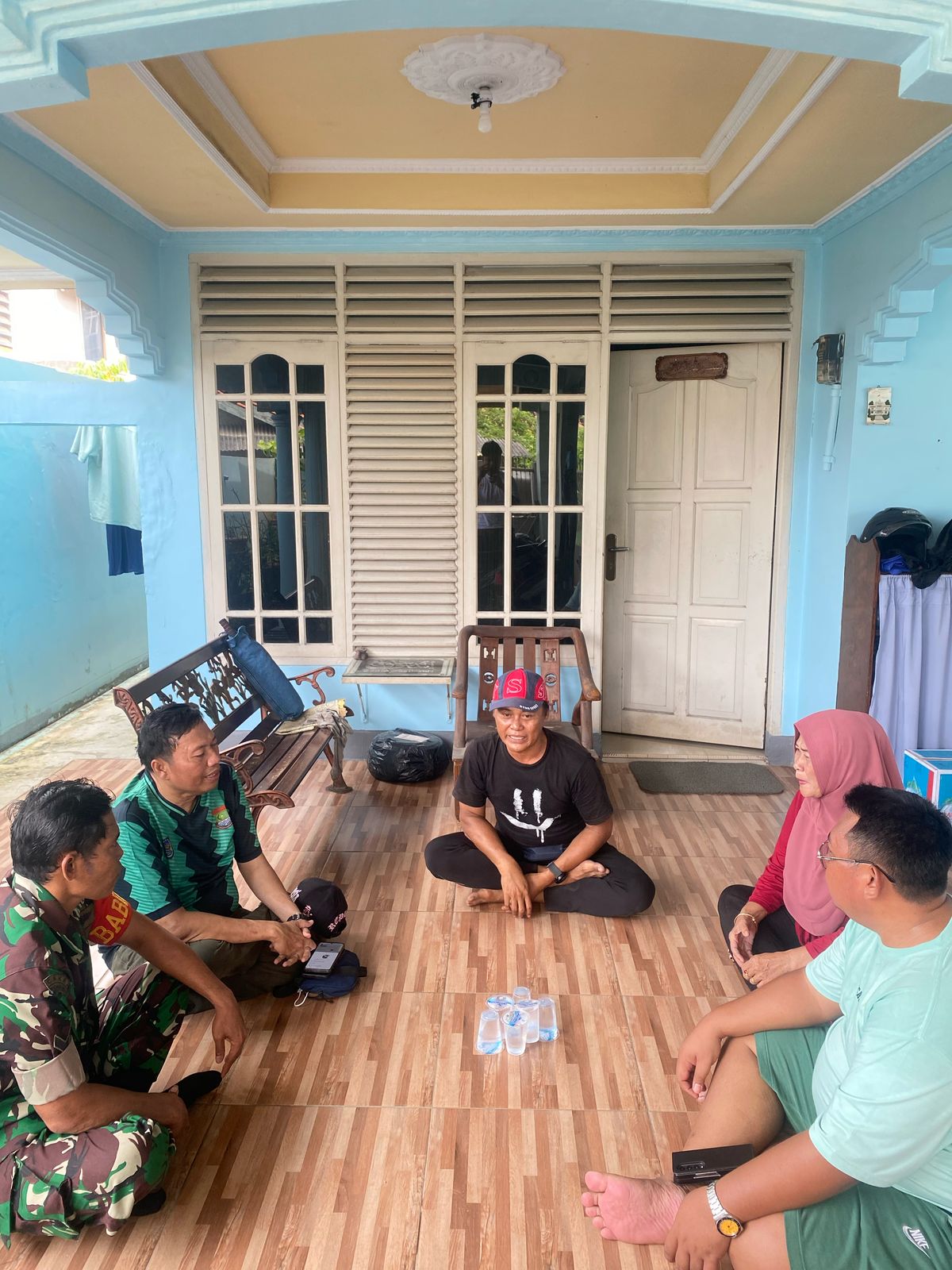 Babinsa, Perangkat Desa dan Warga Kampung Melayu Barat.