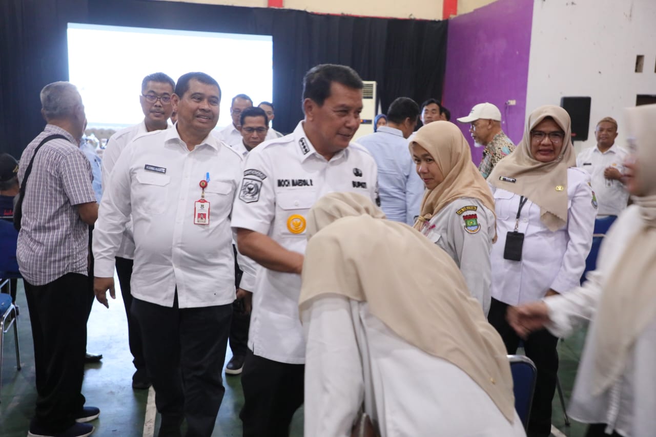 Bupati Maesyal bersama jajarannya.