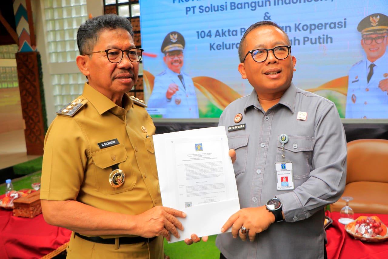 Wali Kota Sachrudin bersama Kepala Kantor Wilayah Kementerian Hukum dan HAM Banten, R. Natanegara.