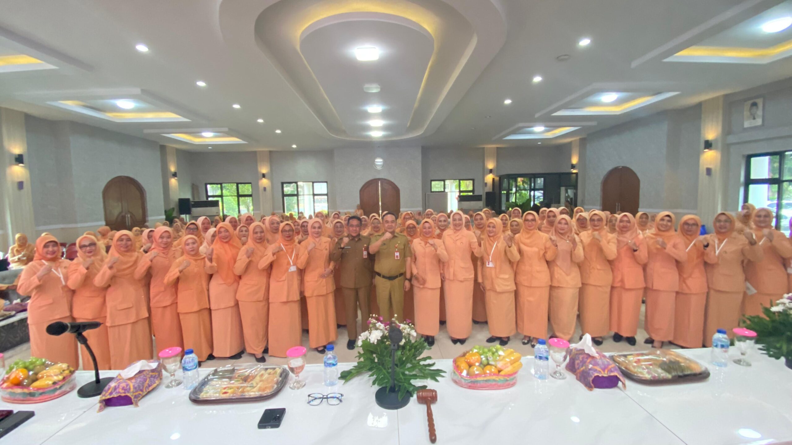 Sekda Soma Atmaja saat menghadiri kegiatan Musda DWP Kabupaten Tangerang.
