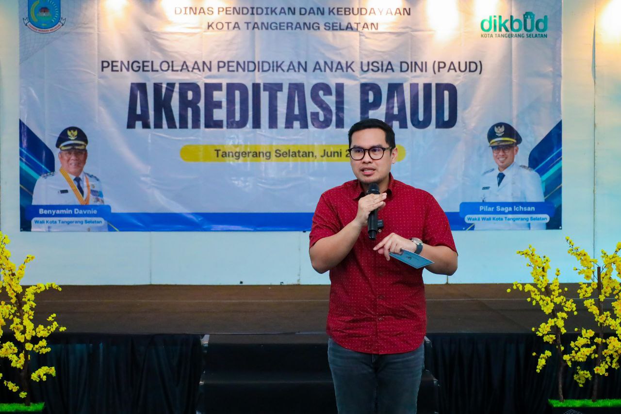 Pilar Saga Ichsan dan Jajarannya saat bersama para guru PAUD Tangsel.