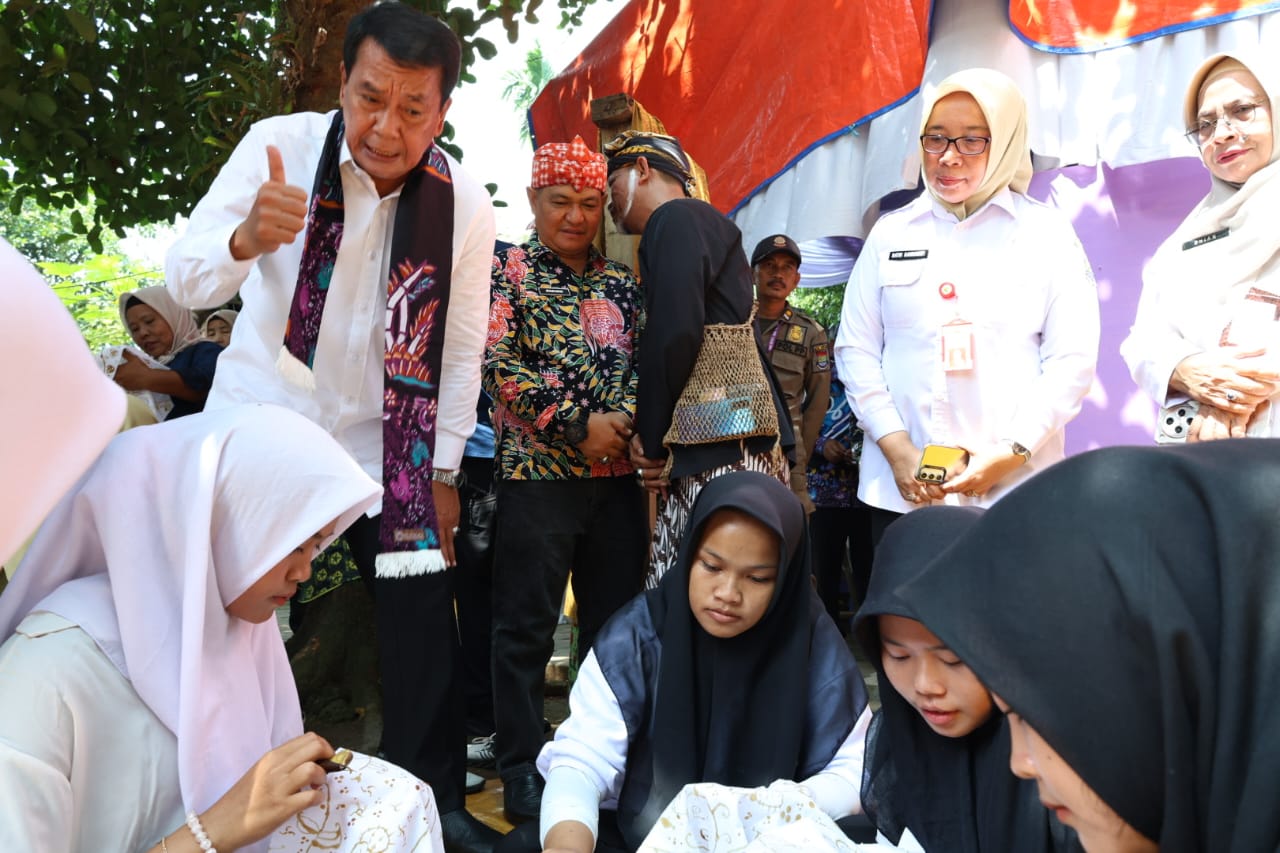Festival Batik Khas Tangerang Desa Kemuning, Kecamatan Legok.