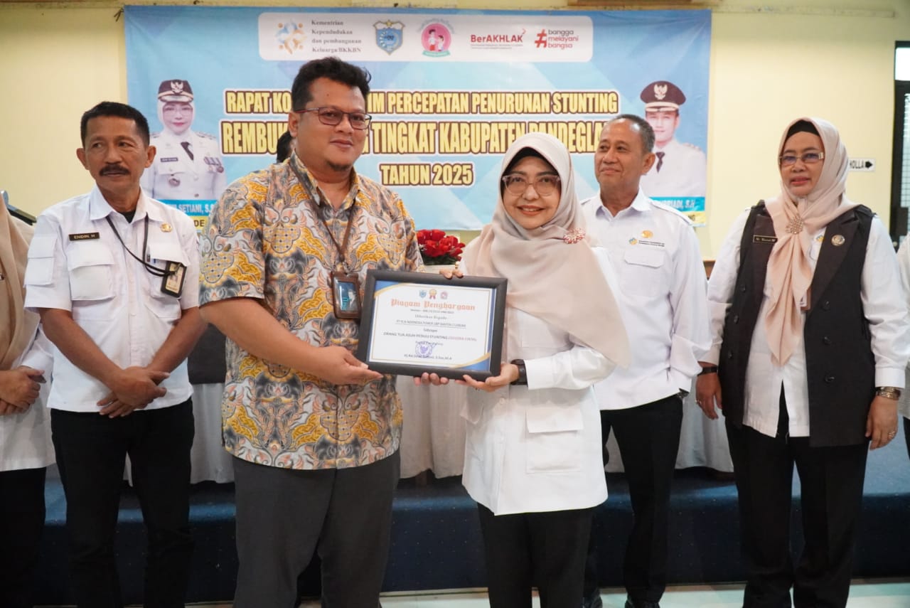 Bupati Dewi bersama pejabat lainnya di acara rapat koordinasi percepatan penurunan stunting atau rembug stunting di Pandeglang.