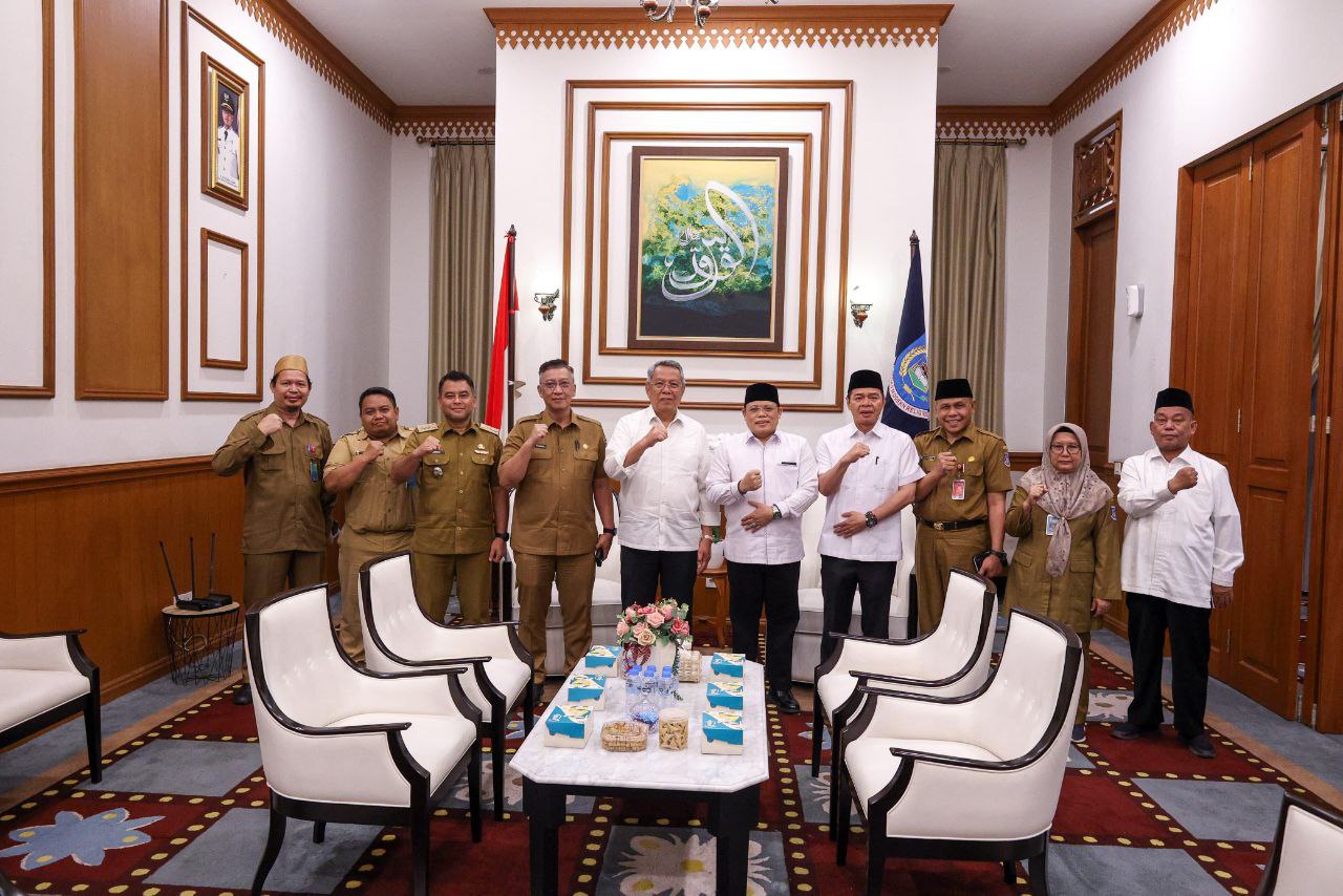 Benyamin bersama jajarannya.