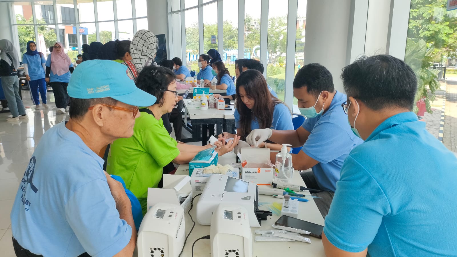 Takenoko Medical Group rayakan 21 tahun dengan pemeriksaan kesehatan gratis untuk 500 warga Tangerang, fokus pada hipertensi & diabetes.