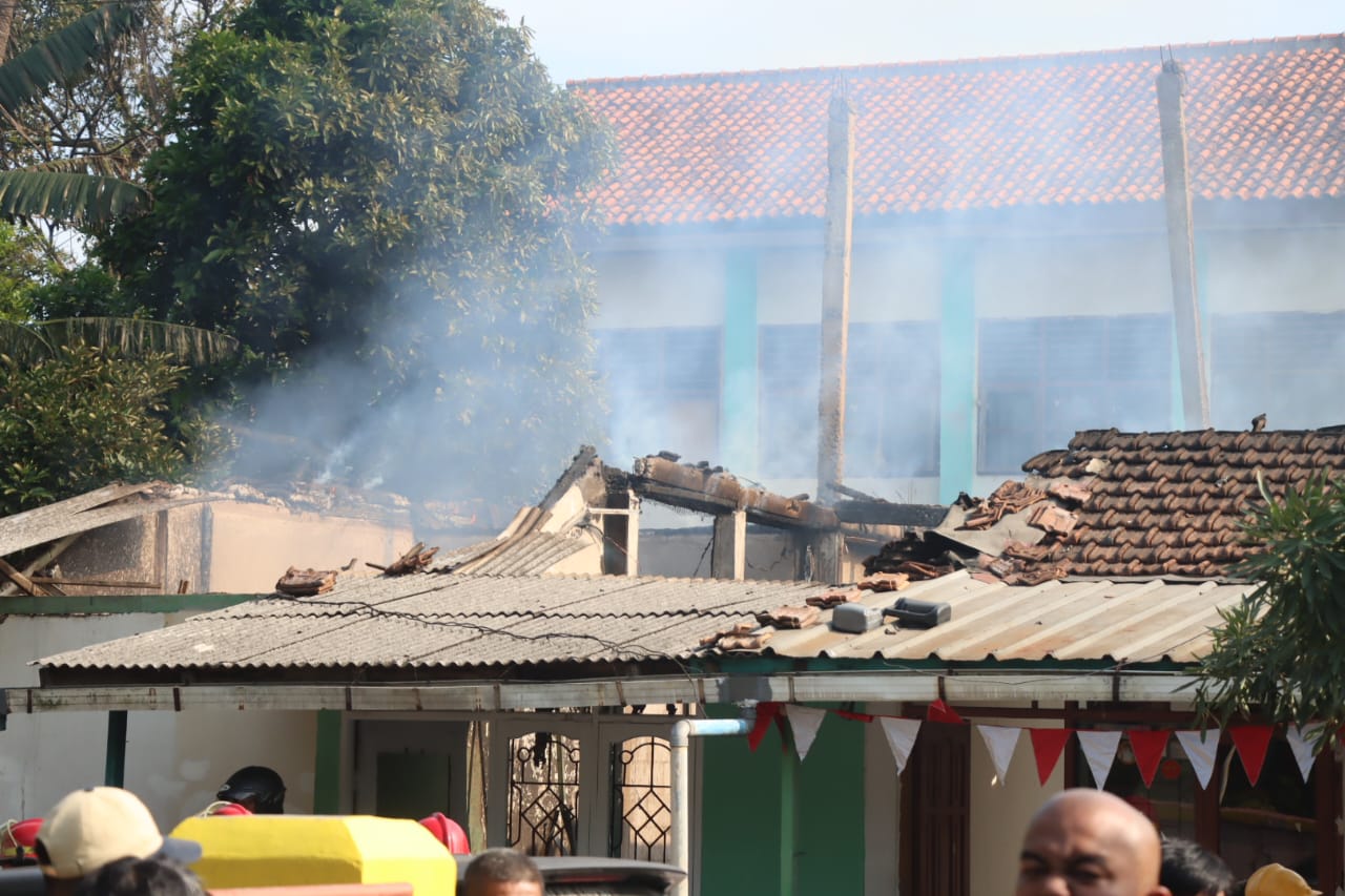Kebakaran asrama Polsek Serpong.
