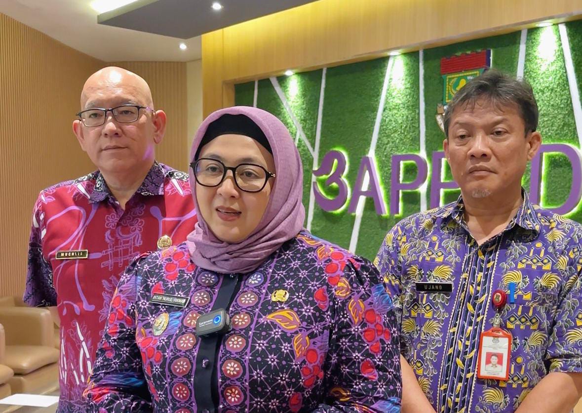 Wabup Intan didampingi Kepala Bappeda Ujang Sudiartono.