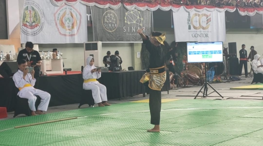 Atlet Pencak Silat saat berlaga.
