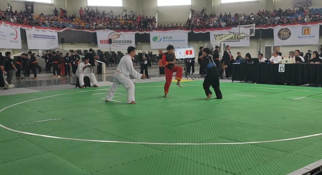 Atlet Pencak Silat saat bertanding.