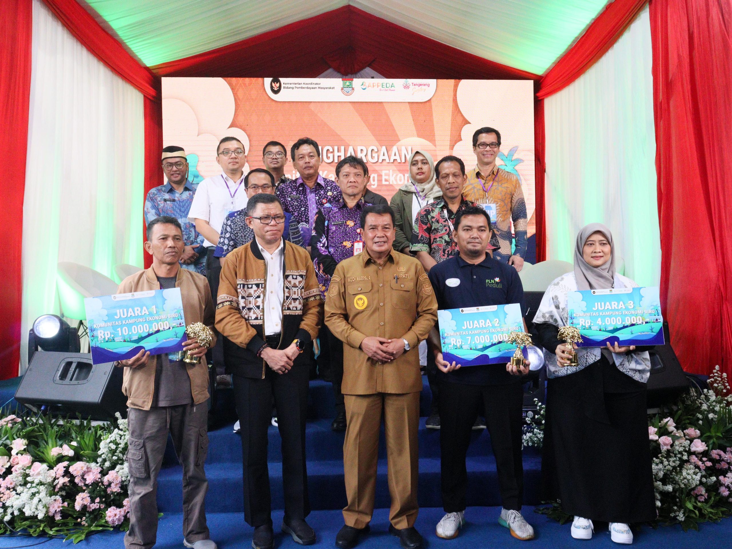 Bupati Maesyal dan Jajarannya Bersama para kelompok Nelayan dan UMKM pesisir.