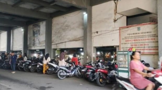 Parkiran di Pasar Ciputat.