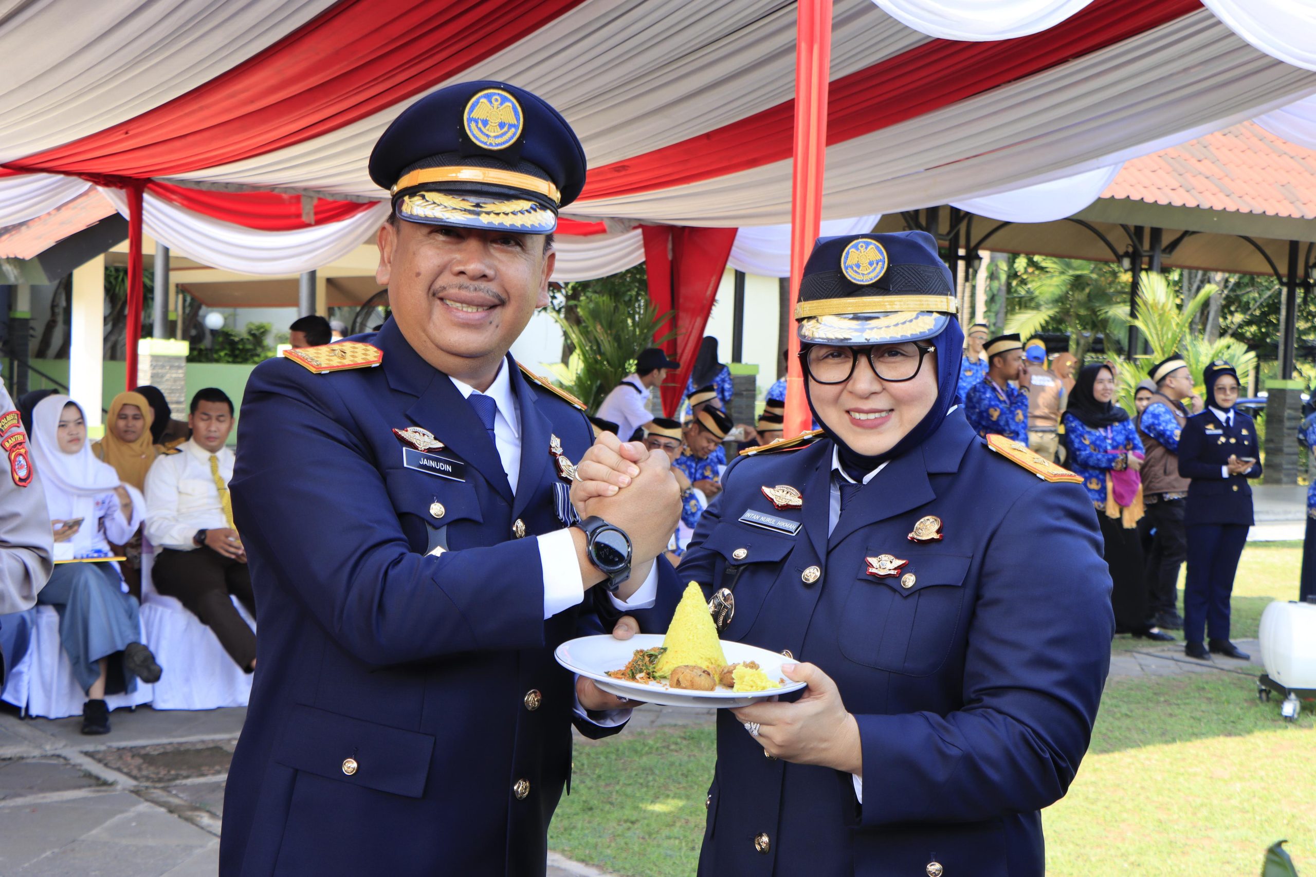Wabup Intan Dan Kadishub Jainudin di Upacara Peringatan Harhubnas.