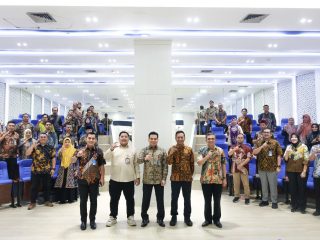 Para pejabat Tangsel saat foto bersama.