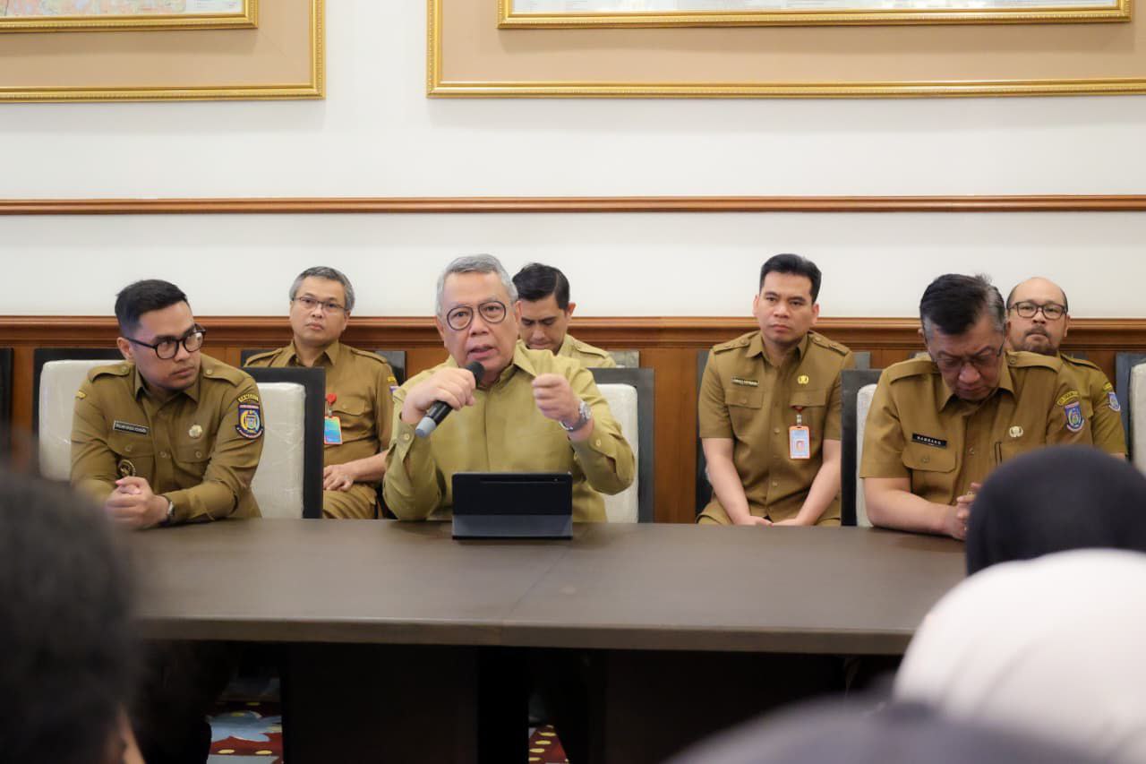 Wali Kota Benyamin, Wakil Wali Kota Pilar Saga Ichsan, bersama Jajarannya.