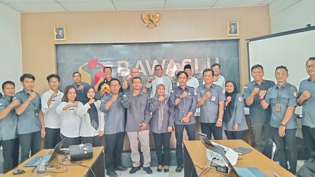 Pengurus DPC KAI Kabupaten Tangerang bersama jajaran Bawaslu Kabupaten Tangerang.