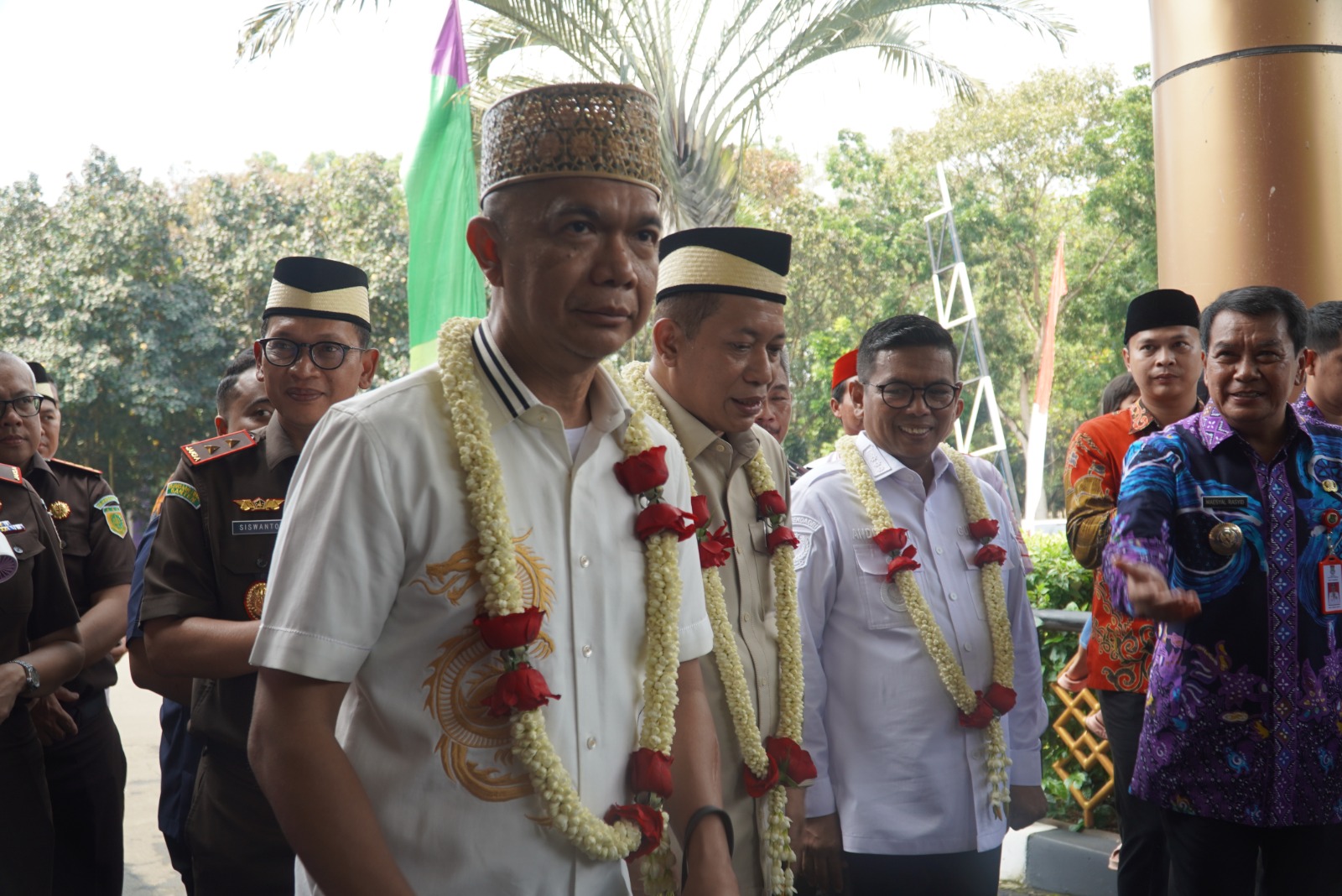 Jaksa Agung Muda Intelijen Bpk. Prof. Dr. Reda Manthovani, Menteri Koperasi RI Ferry Julianto, Gubernur Andra Soni, Bupati Maesyal.