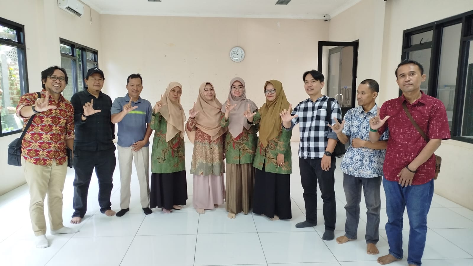 Pengurus JMSI bersama para guru pihak MTsN 5 Kabupaten Tangerang.