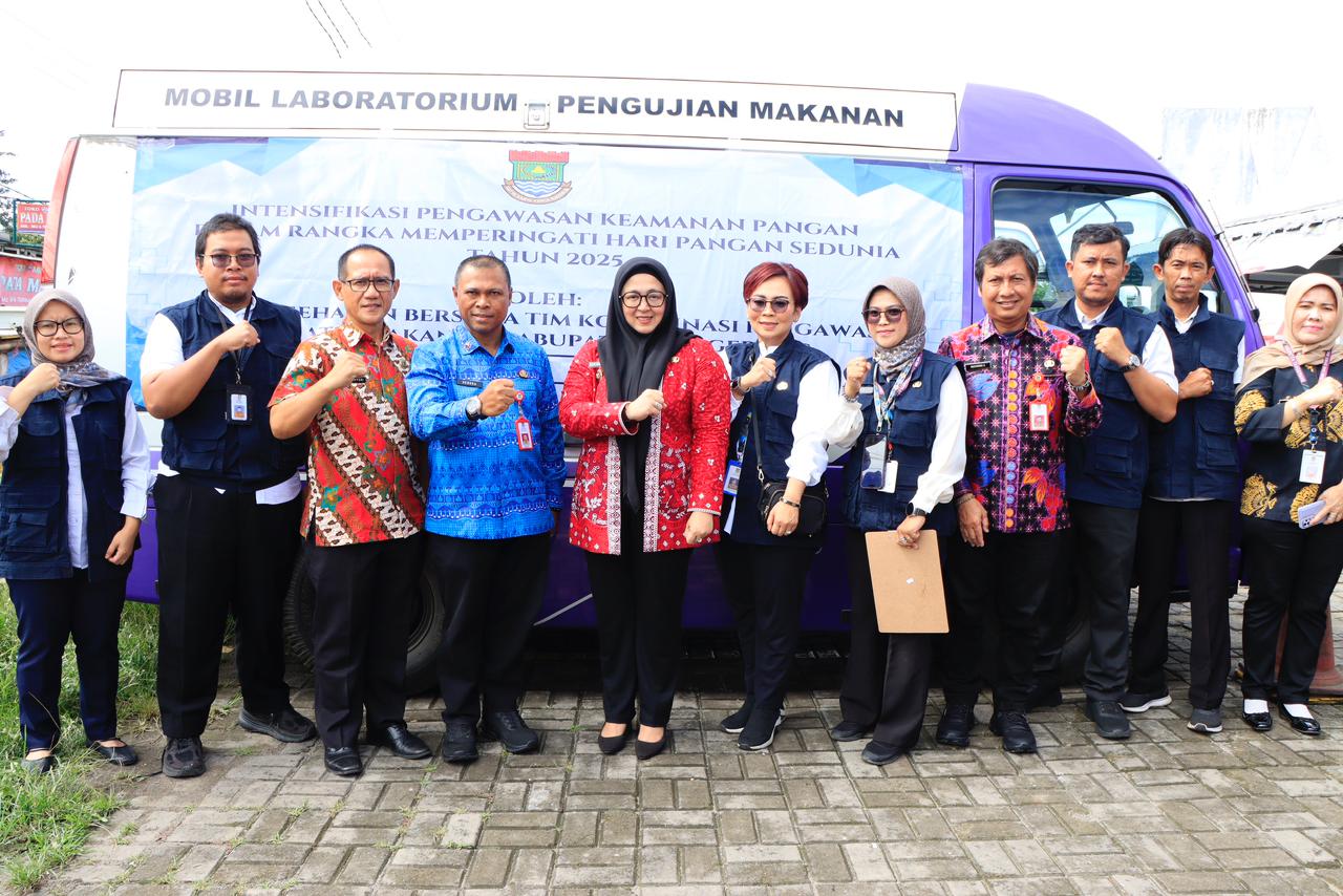 Wabup Intan dan jajarannya saat bersama BPOM di Pasar Gudang Tigaraksa.