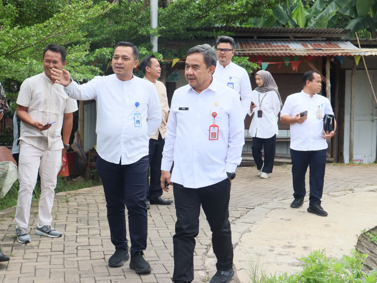 Sekda Soma Didampingi Camat Curug Arif Rachman dan jajarannya.