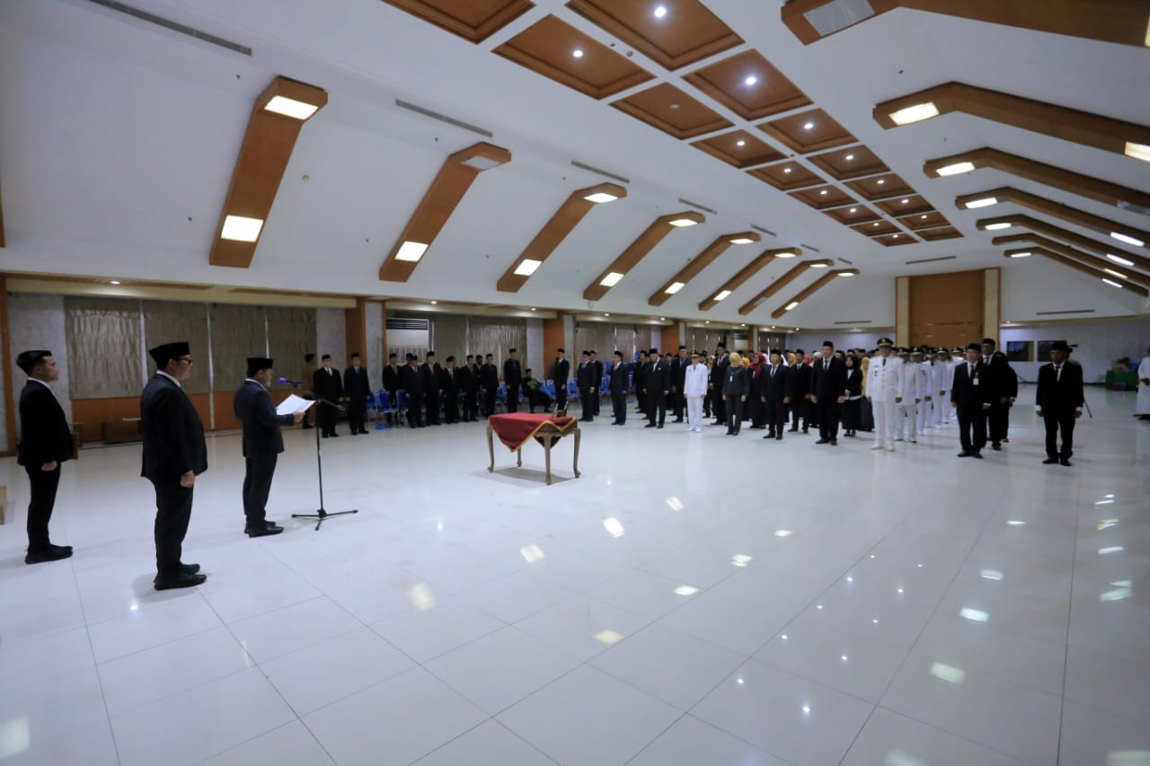 Pelantikan pejabat Pemkot Tangerang.