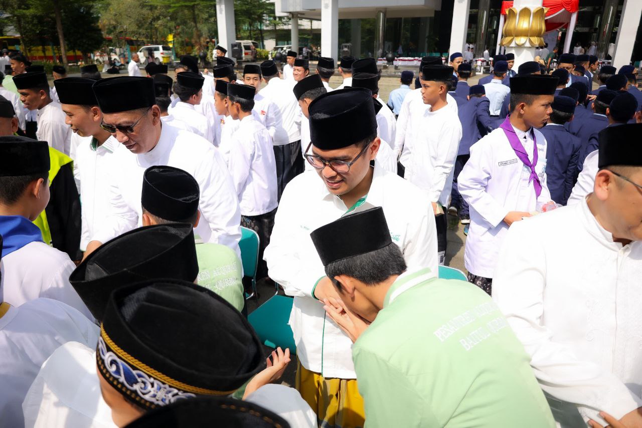 Pilar saat menyapa para santri.