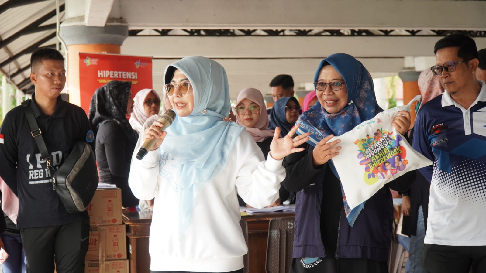 Bupati Dewi saat menyampaikan sambutannya.