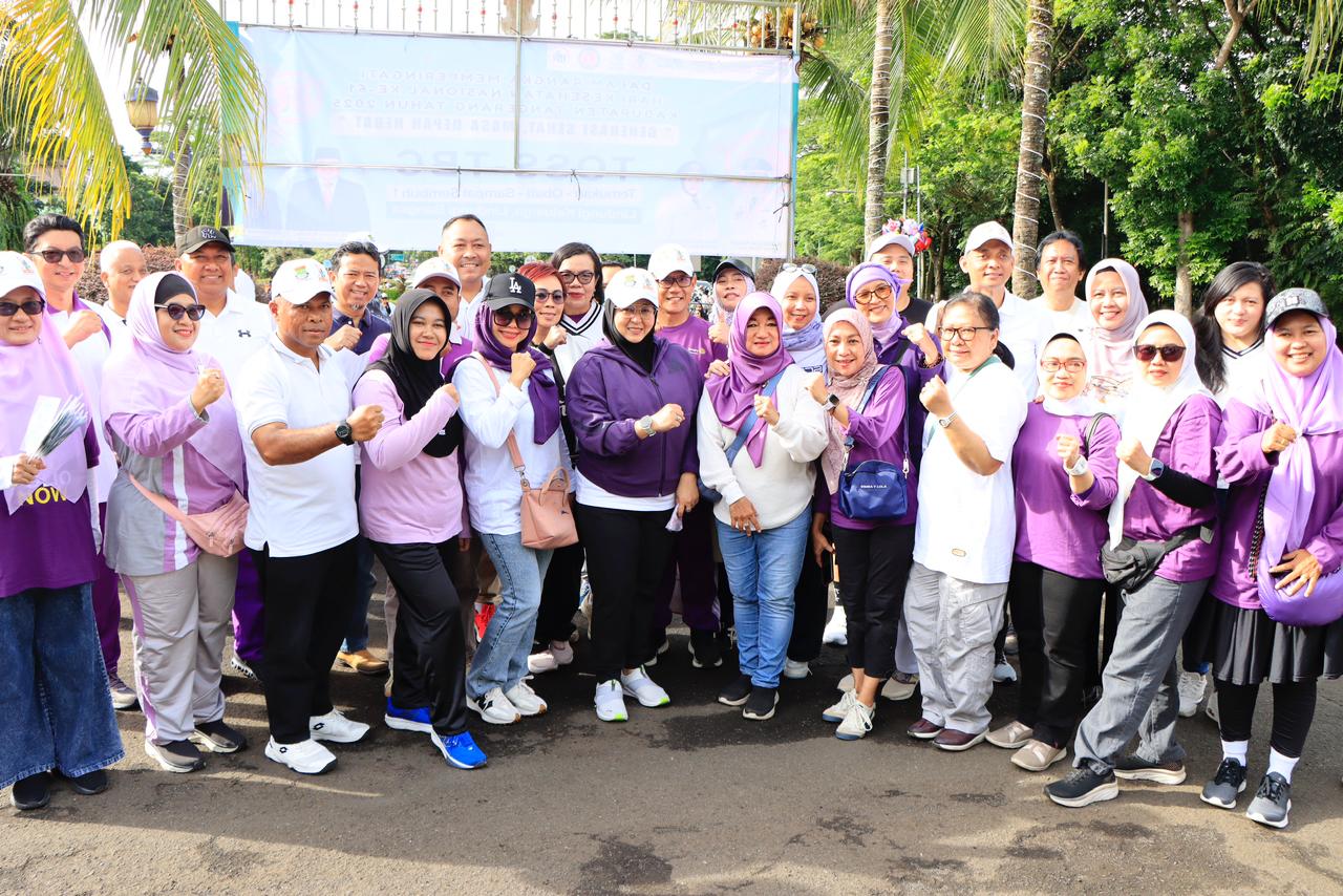 Wabup Intan dan Kadiskes Hendra Tarmizi serta Jajarannya saat bersama masyarakat.