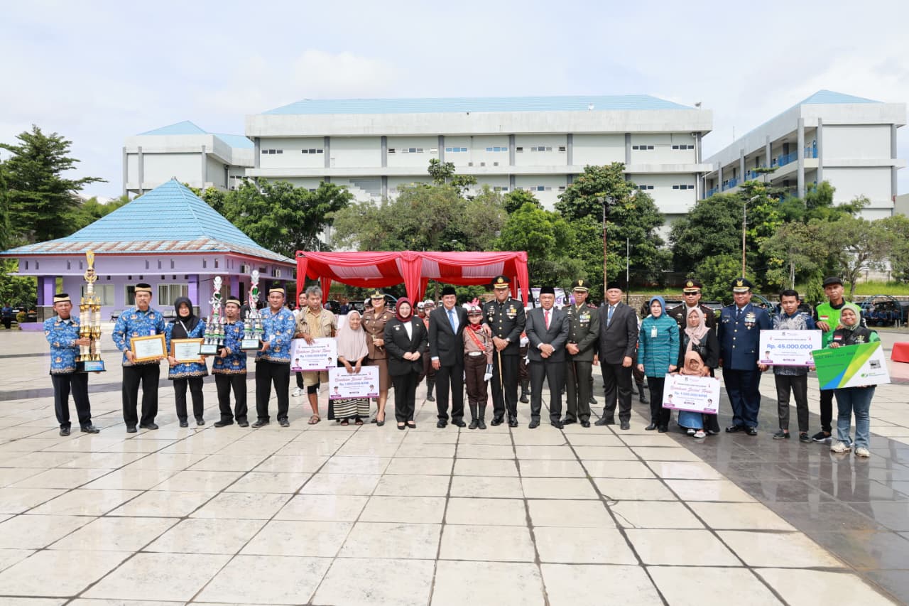 Para pejabat kabupaten Tangerang di Upacara Hari Pahlawan di TMP Raden Arya Wangsakara.