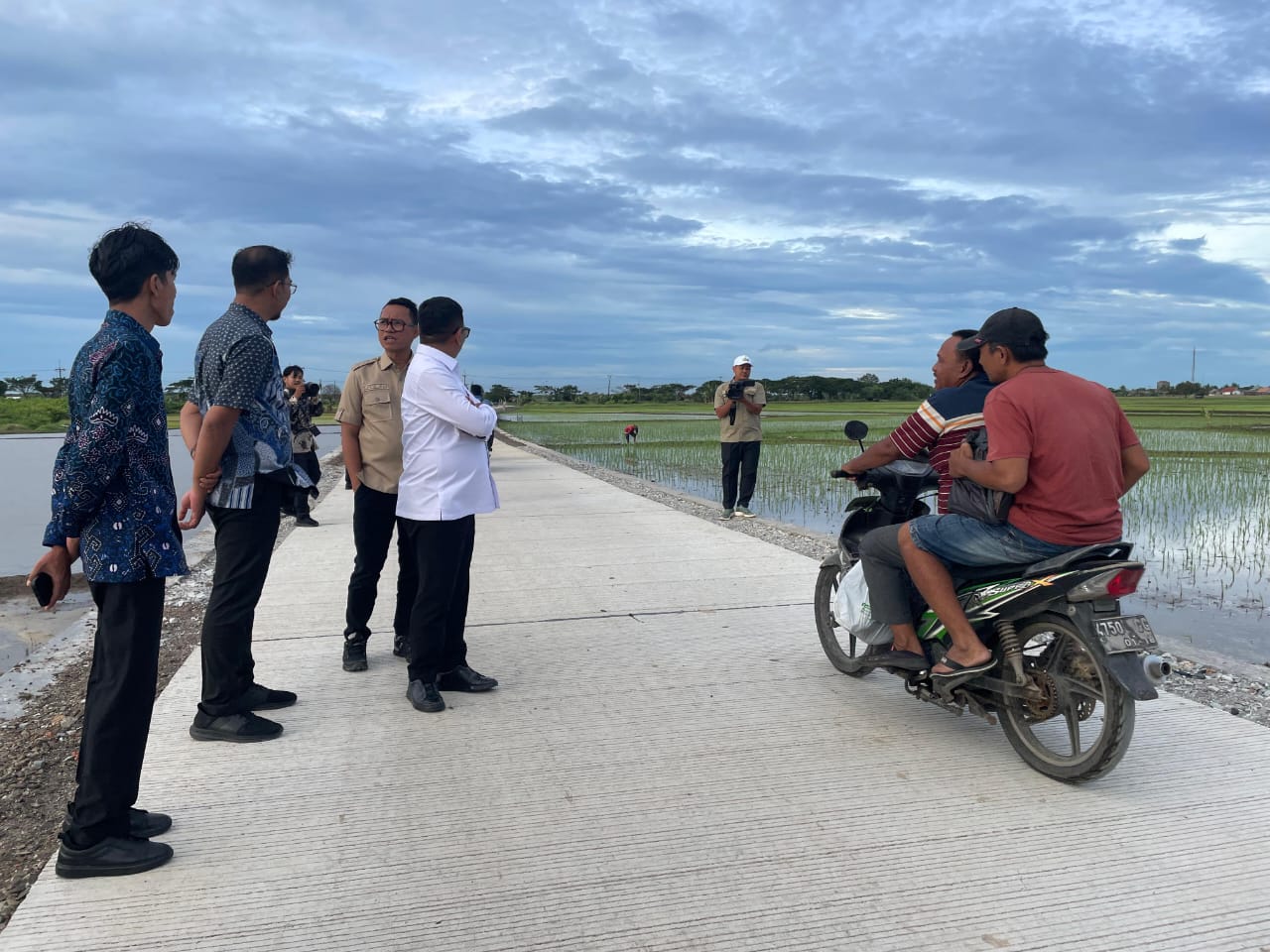 Tampak jalan desa yang sudah dibangun dalam program Bangun Jalan Desa Sejahtera (Bang Andra).