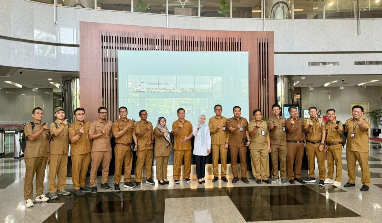 Bupati Zakiyah bersama jajarannya.