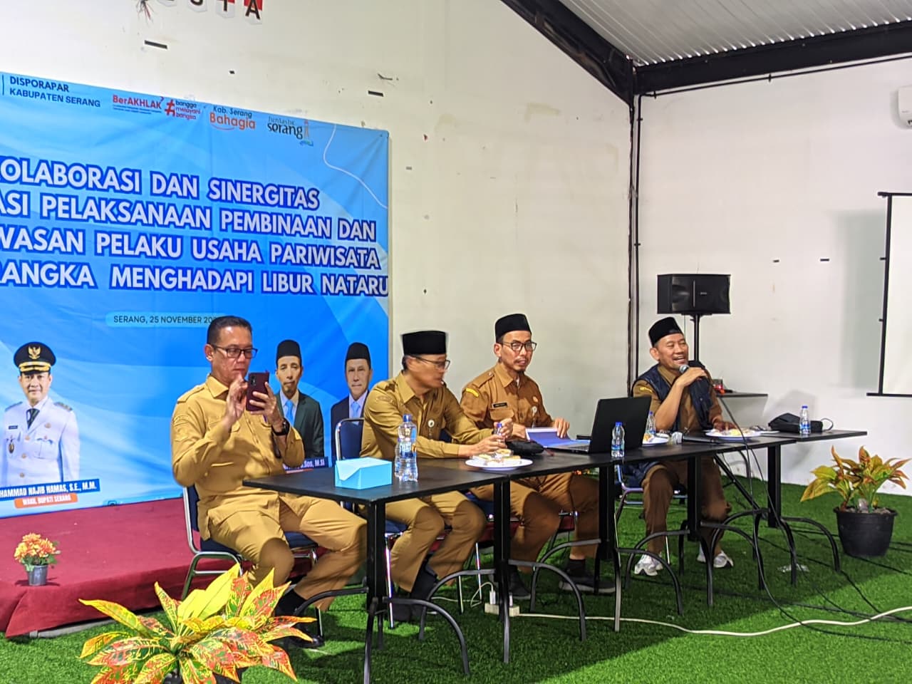 Kepala Disporapar Kabupaten Serang, Anas Dwi Satya Prasadya bersama jajarannya.