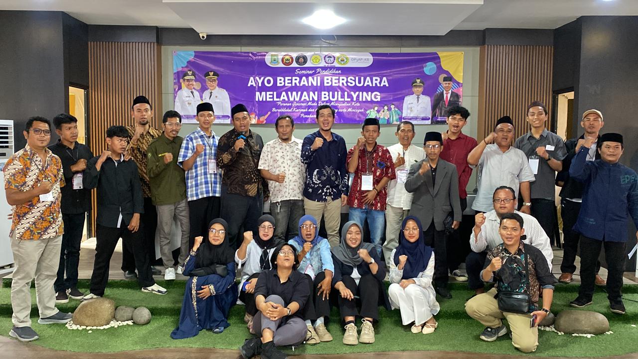 Ketua LPAI Kota Tangerang, Rudini Saputra bersama para peserta seminar.