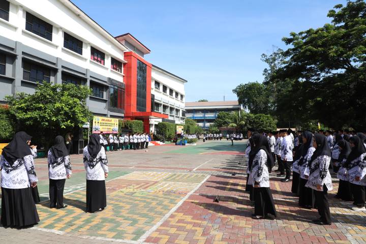 Kegiatan Apel Bersama HUT ke-80 PGRI dan Hari Guru Nasional 2025 di SDN Sukasari 4-5 Kota Tangerang.