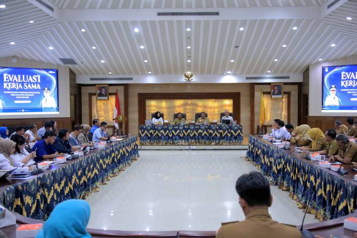 Wali Kota Tangerang H.Sachrudin menghadiri dan membuka kegiatan Evaluasi Kerja Sama Pemkot Tangerang bersama para mitra di Ruang Rapat Akhlakul Karimah.