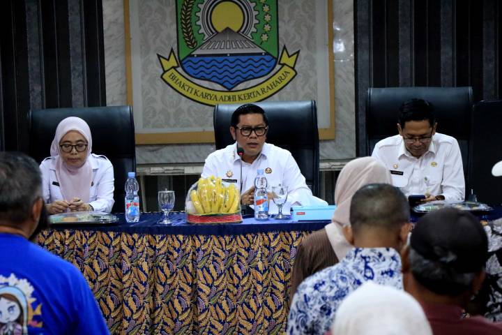 Wakil Wali Kota Tangerang, H. Maryono Hasan didampingi Camat Batuceper Kota Tangerang, Achsin Ghufron Falfeli hadir saat membuka dan memerikan arahan kepada para peserta kegiatan Pelaksanaan Optimalisasi Pelayanan Kependudukan.