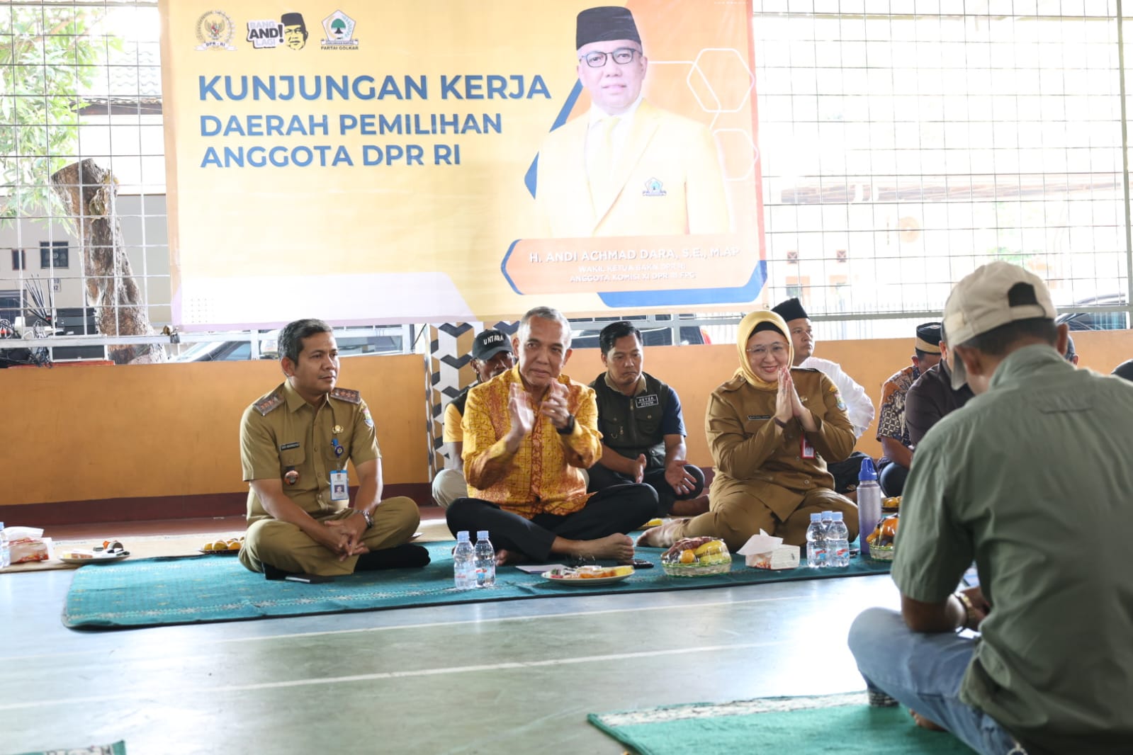 Wabup Intan, Anggota DPR Andi Ahmad Dara dan camat cucu.