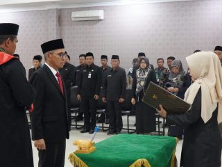 Bupati Dewi Lantik Asep Rahmat Jabat Sekda Pandeglang Definitif
