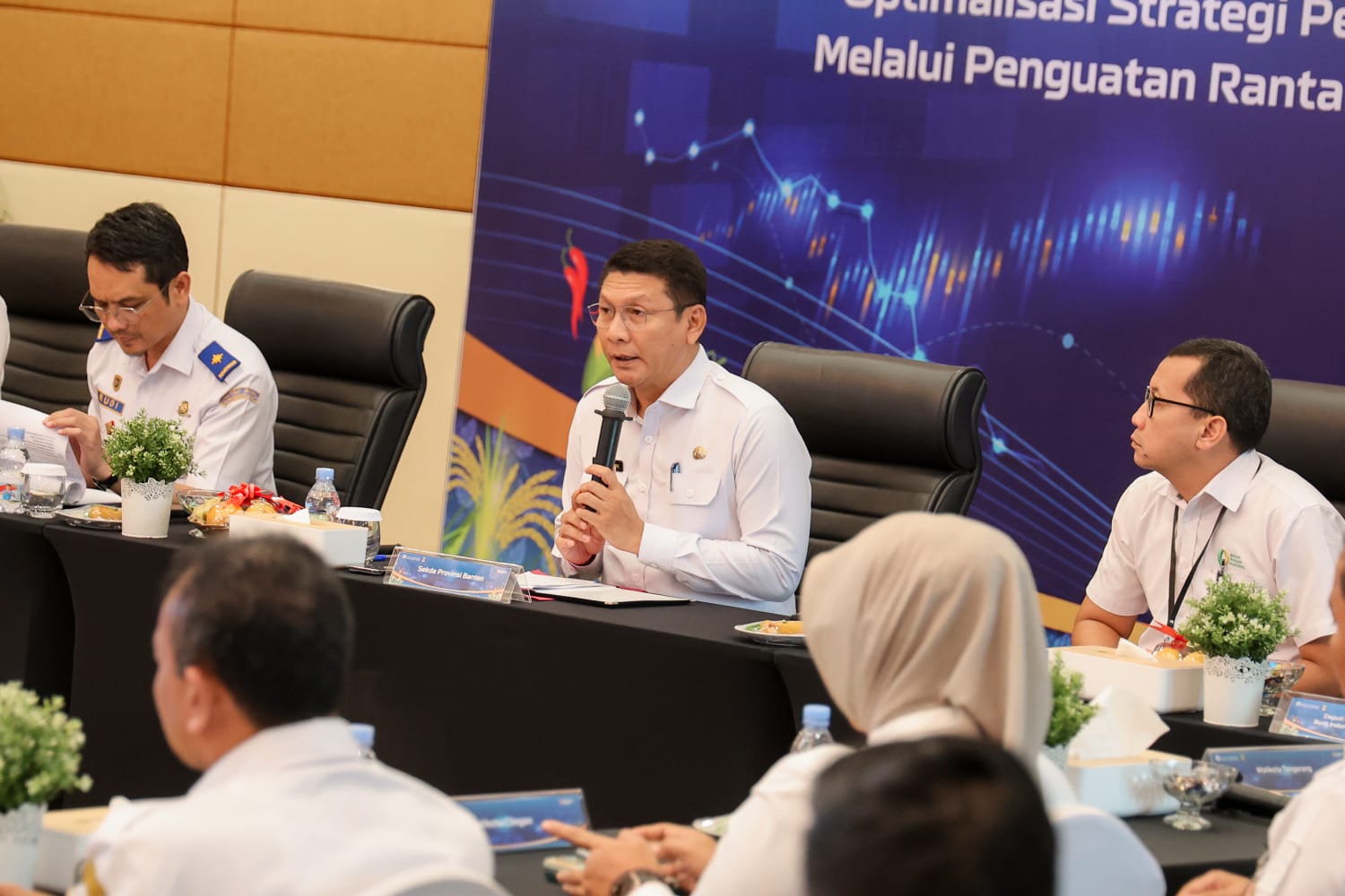 Sekda Banten Deden Apriandhi.