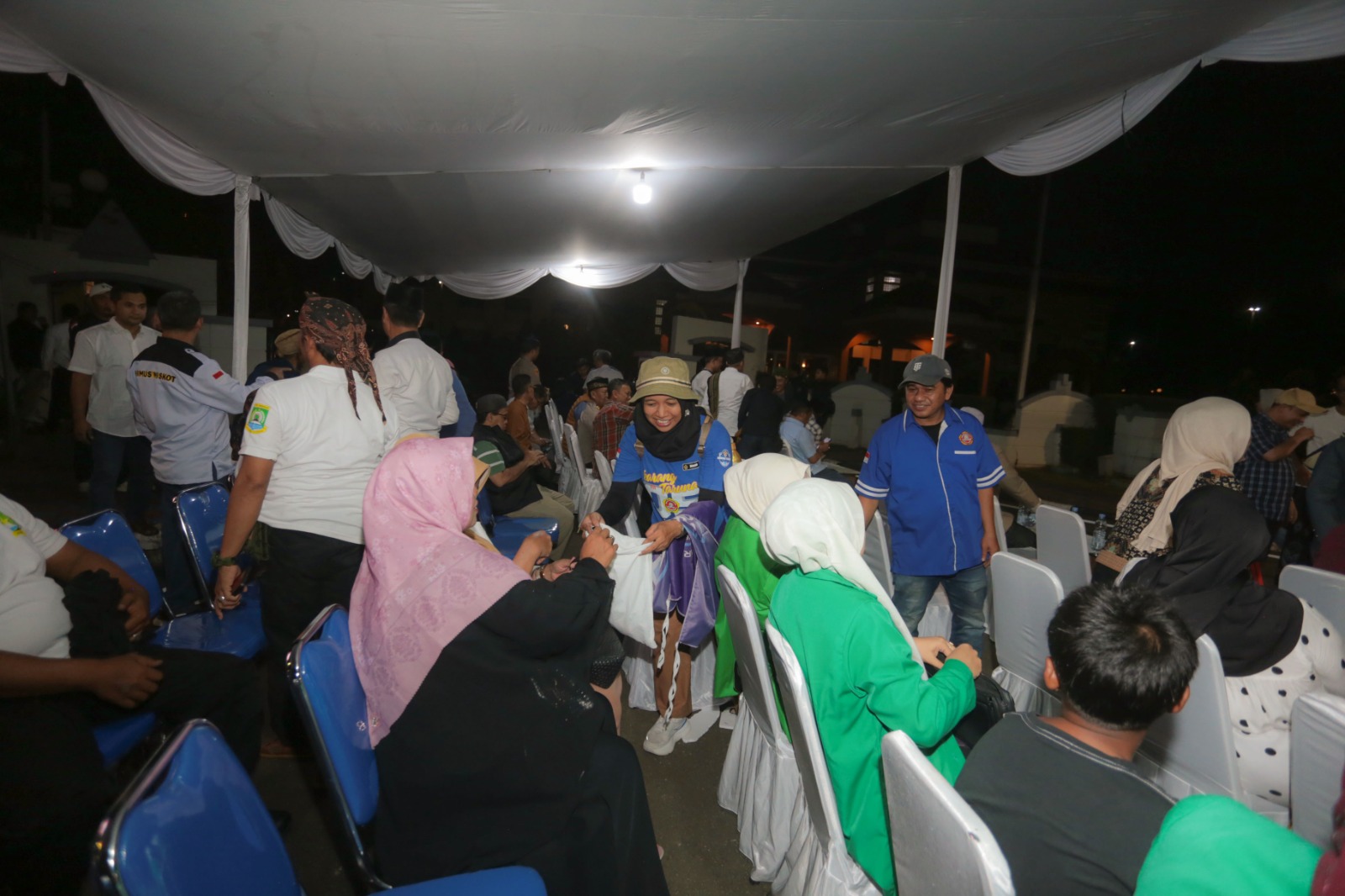 Penggalangan Donasi di konser amal korban bencana.