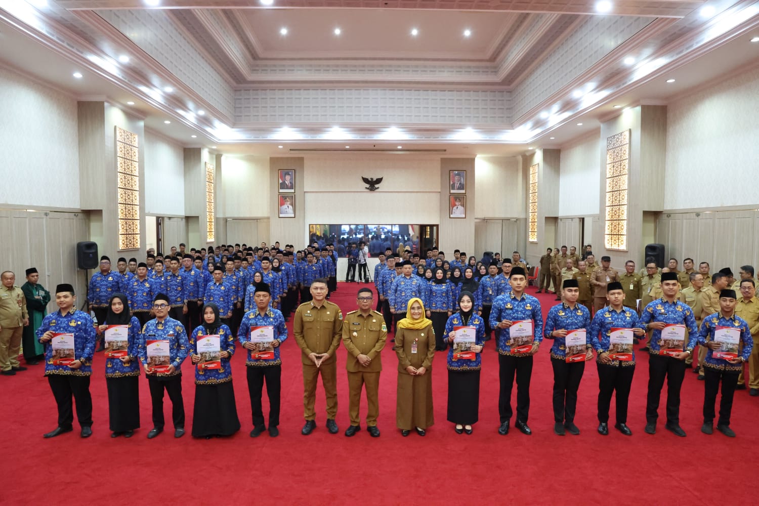 Pegawai Honorer Pemprov Banten Terima SK PPPK Paruh Waktu.