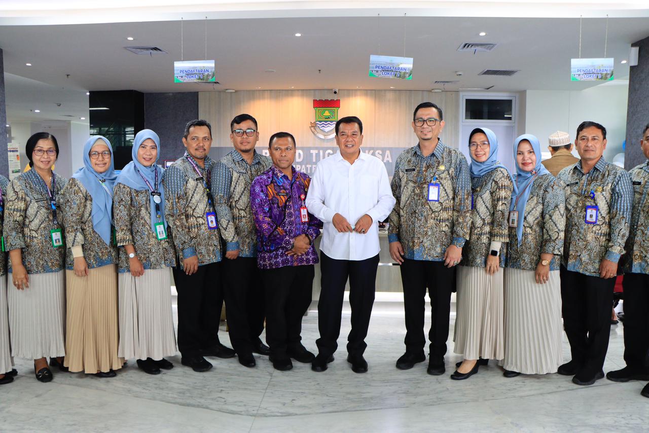 Bupati Maesyal bersama para pejabat lainnya di perayaan hari jadi RSUD Tigaraksa ke 2 Tahun.