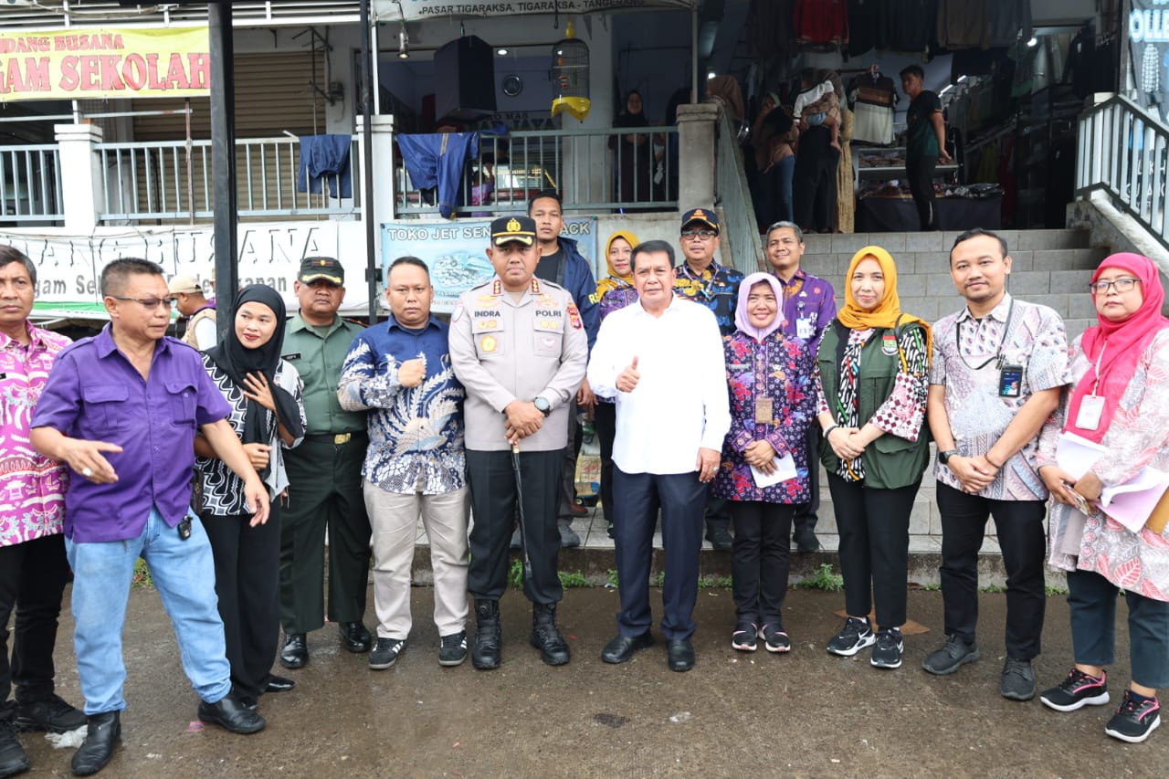 Bupati Maesyal bersama Forkopimda saat tinjau pasar gudang Tigaraksa.