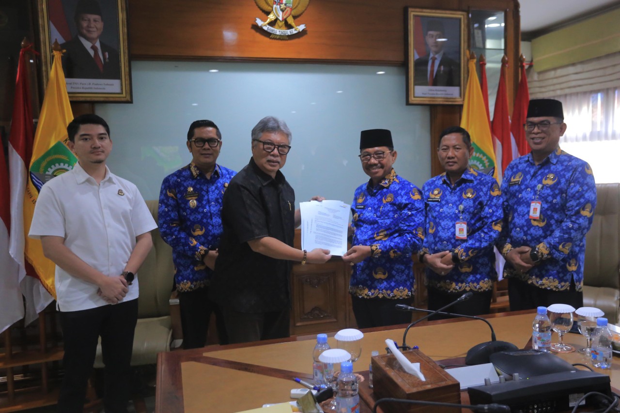 Pemkot Tangerang bersama PT Oligo Infra Swarna Nusantara (PT OISN) menyepakati pengakhiran kerja sama Proyek PSEL di Kota Tangerang.