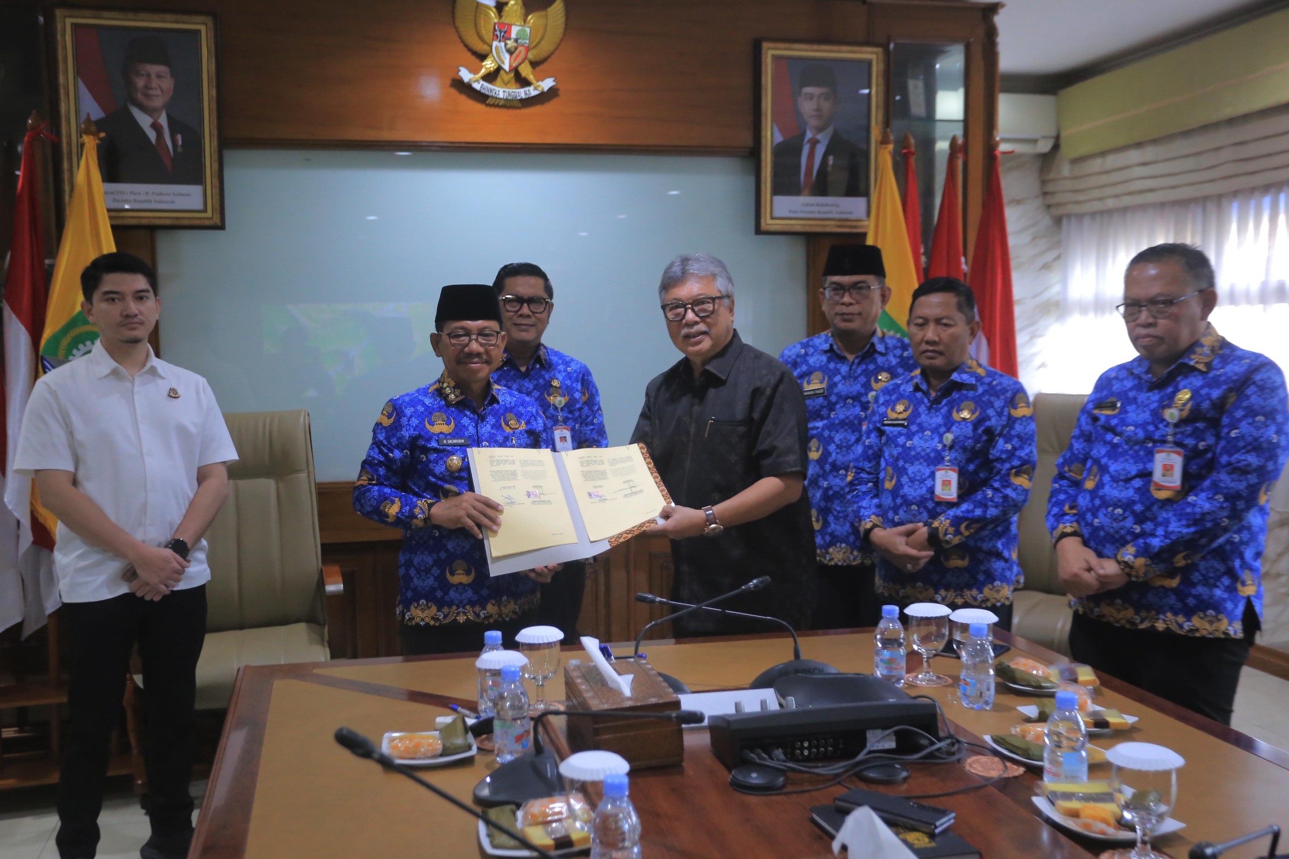 Pemkot Tangerang bersama PT Oligo Infra Swarna Nusantara (PT OISN) menyepakati pengakhiran kerja sama Proyek PSEL di Kota Tangerang.