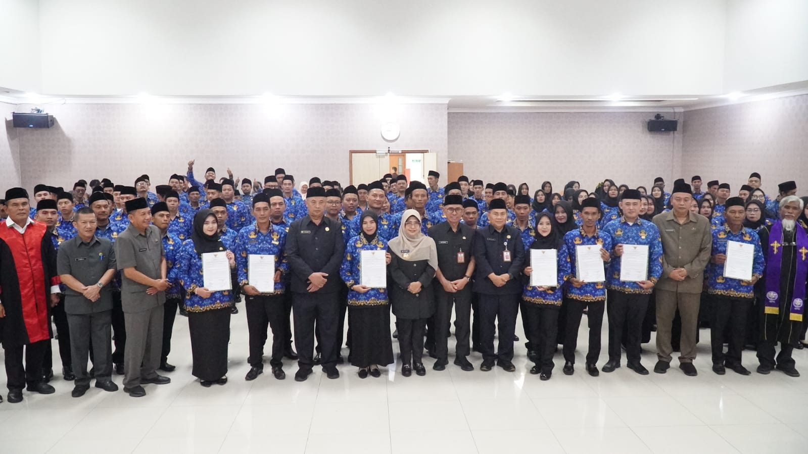 Pelantikan pegawai honorer Pemkab Pandeglang jadi PPPK Paruh Waktu.