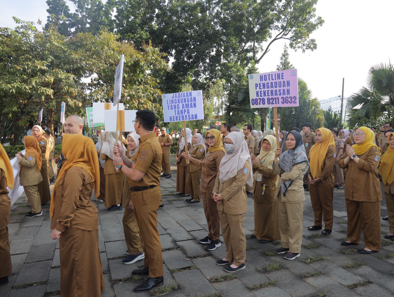 Pegawai ASN Pemkot Tangsel saat Kampanyekan Anti Kekerasan Terhadap Perempuan dan Anak.