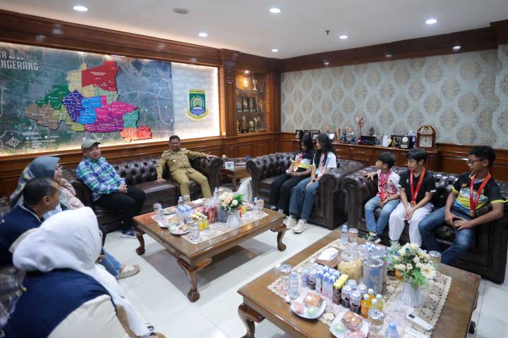 Wali Kota Tangerang H.Sachrudin memberikan pesan motivatif kepada atlet muda agar tetap disiplin dan terus meningkatkan kemampuan.