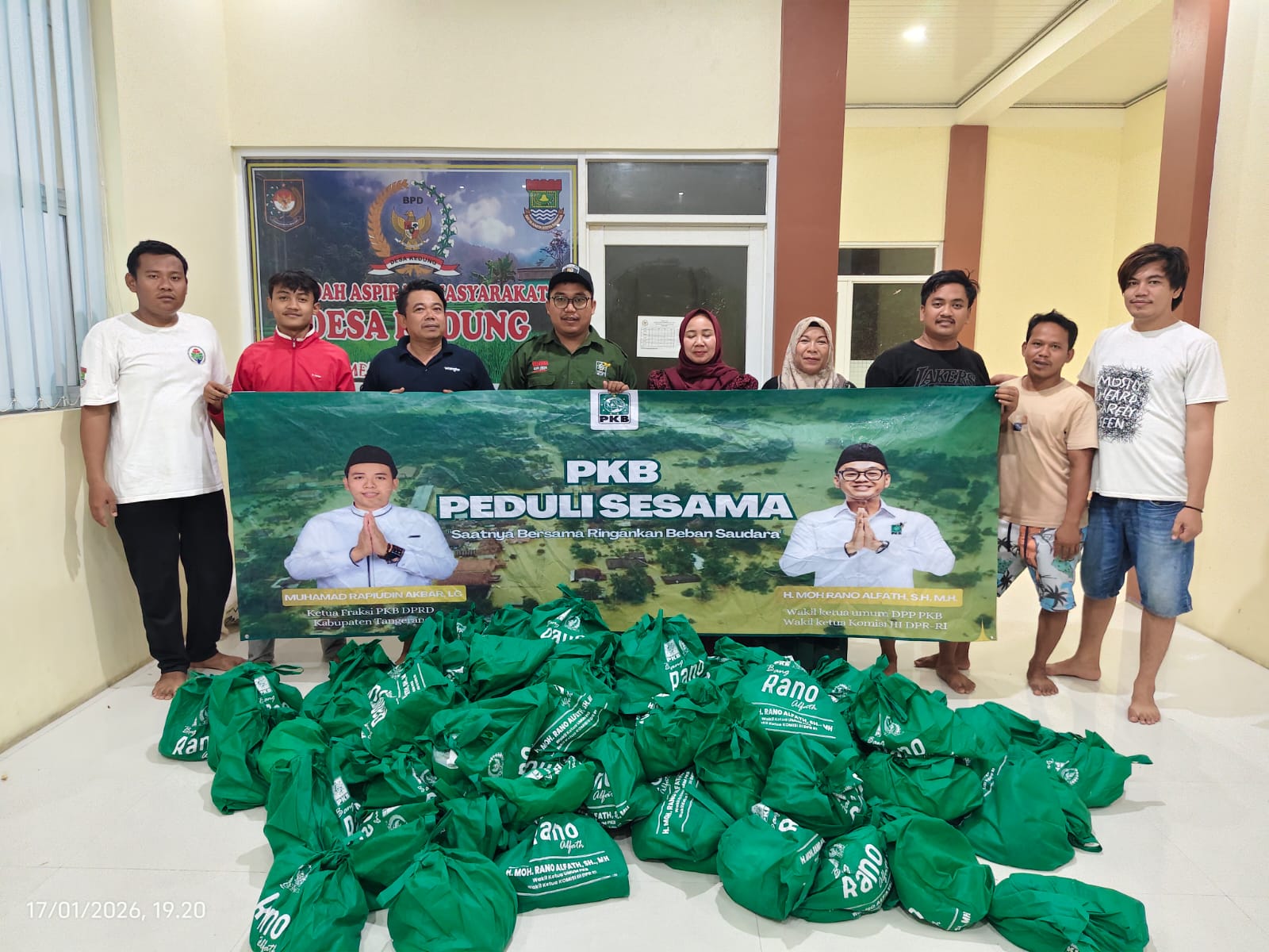 Saat memberikan bantuan untuk warga Gunung Kaler.