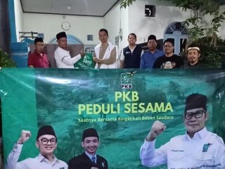 Rano Alfath Bersama Ustur Ubadi Berikan Bantuan Sembako untuk Warga Terdampak Banjir di Carenang dan Cikande